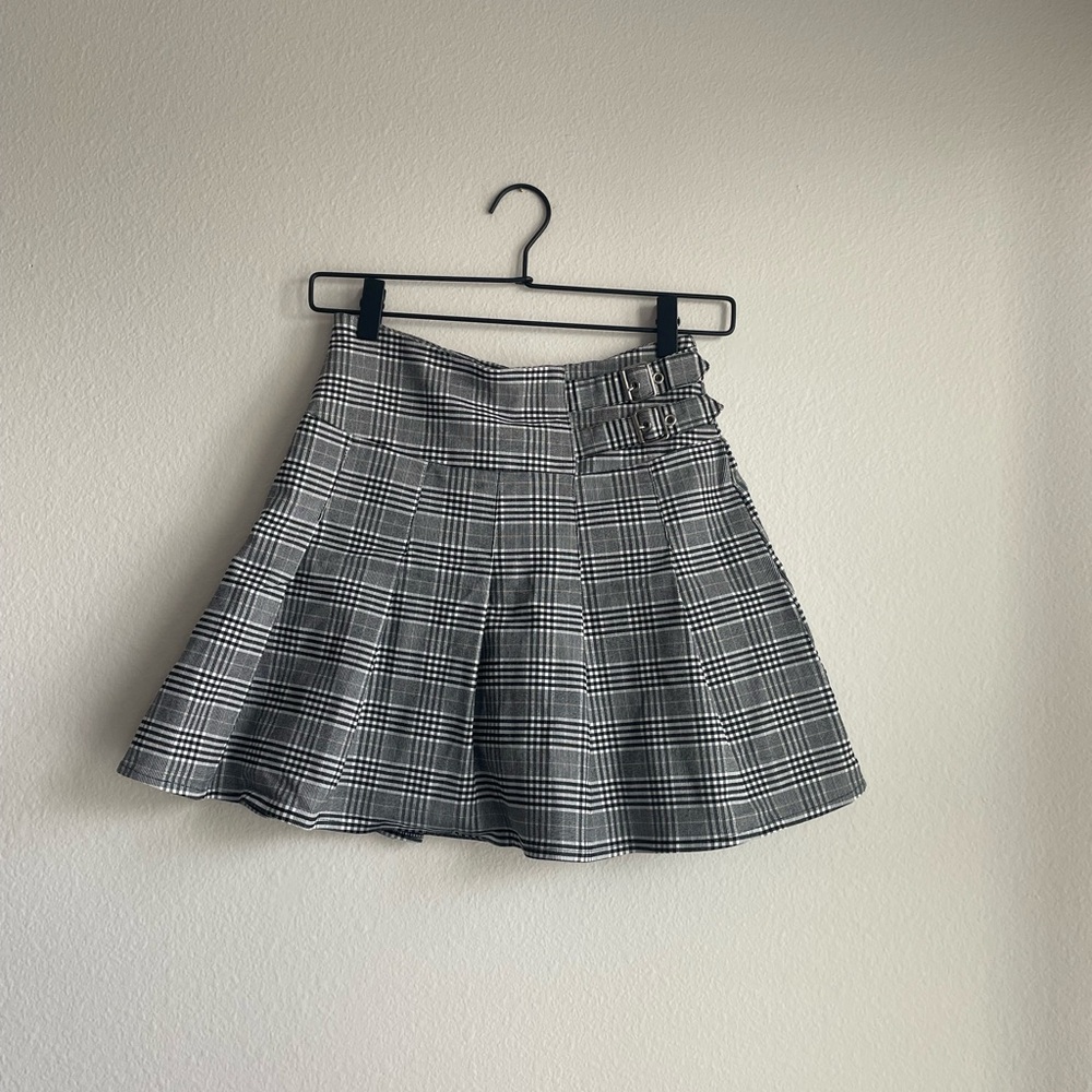 Early 2000's Plaid Skater Skirt - Black and White